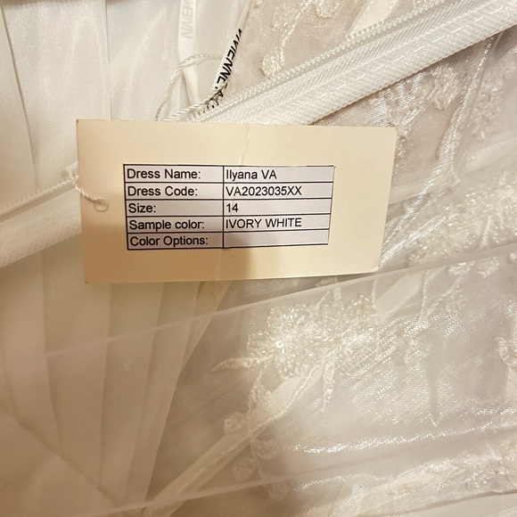 Unaltered New Size 14 Wedding Dress - Picture 5 of 5